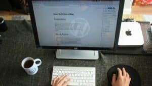 Pourquoi choisir un CMS open source pour votre site web ?